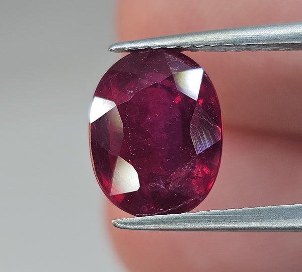 Natural Ruby, 3.89 carat